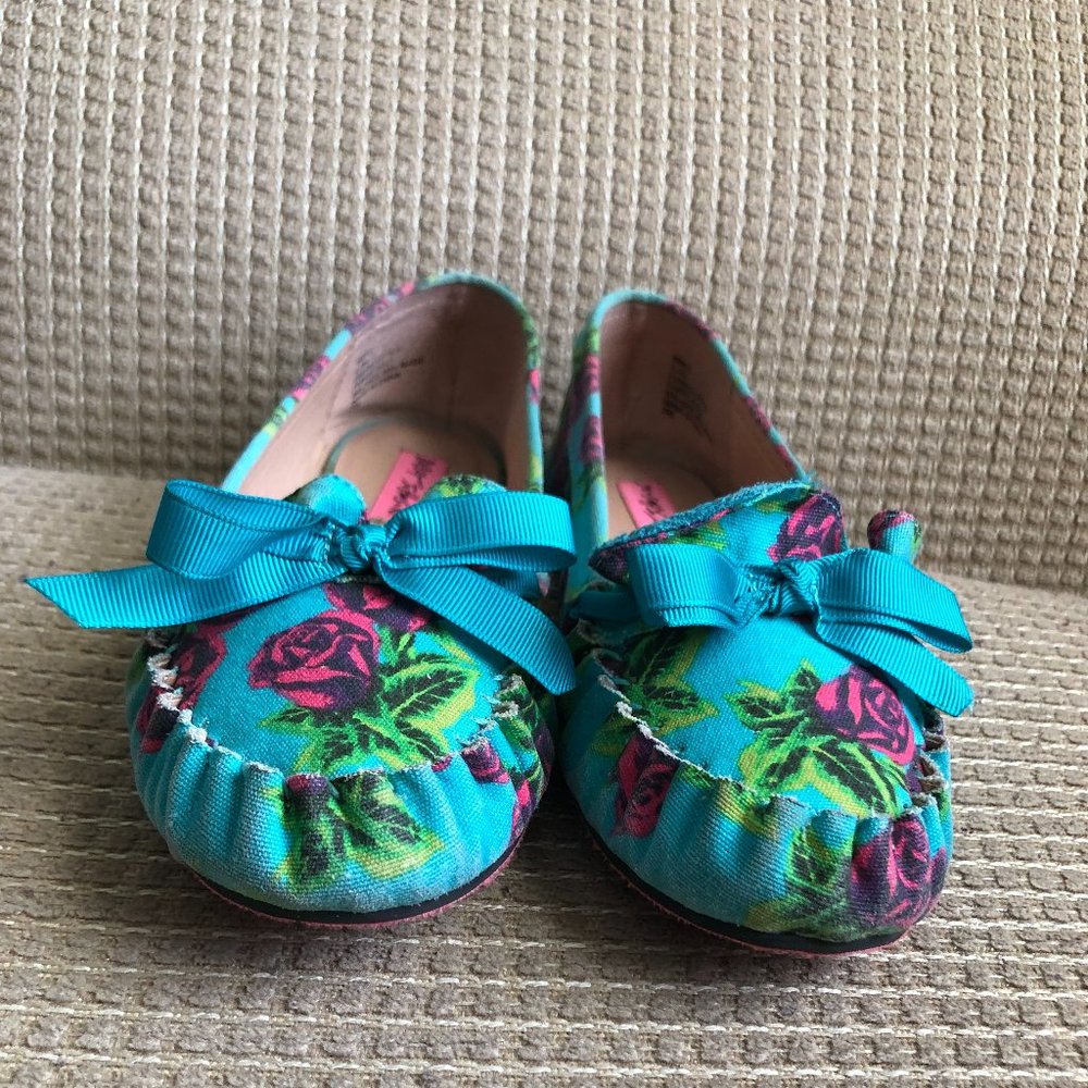 Betsy Johnson Women's Multicolored Fabric Flats